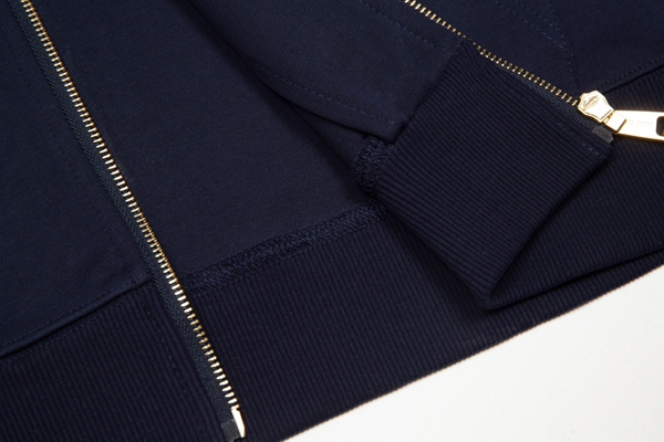 ブランドパーカー着用イメージ